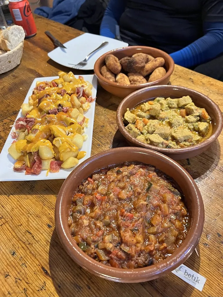 Taberna Contrabajo_Majaelrayo_slider_image_2