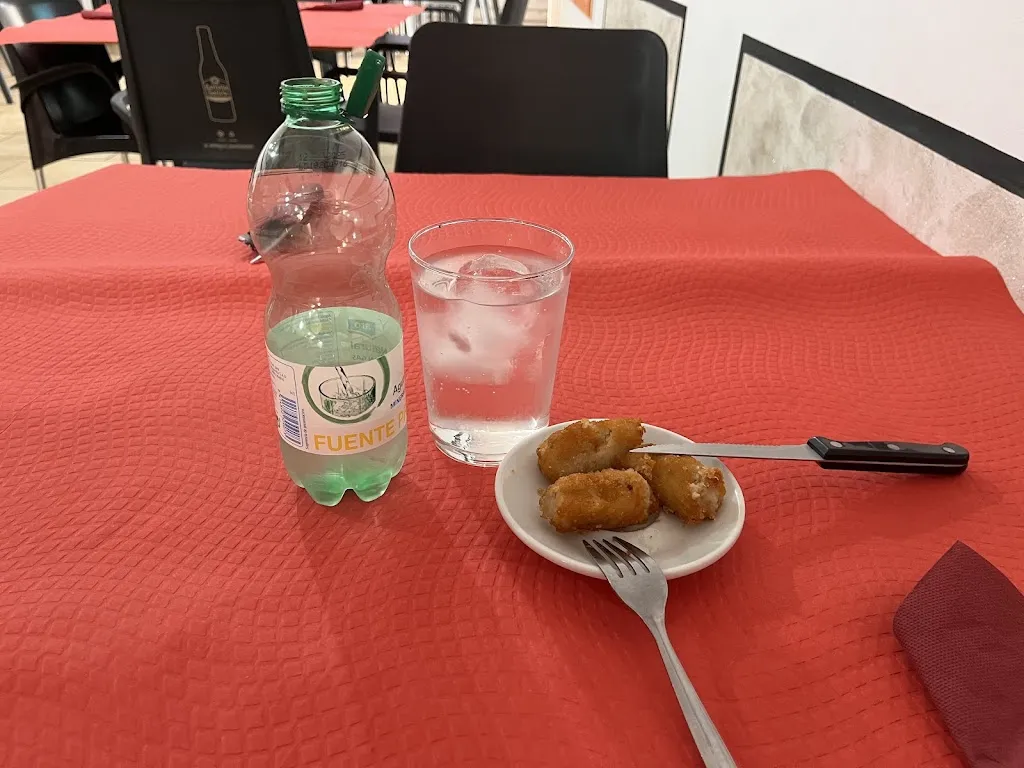 Octavio Andrés “Pintas Guiry” Prieto Díaz_Glass Garden_Málaga del Fresno_review