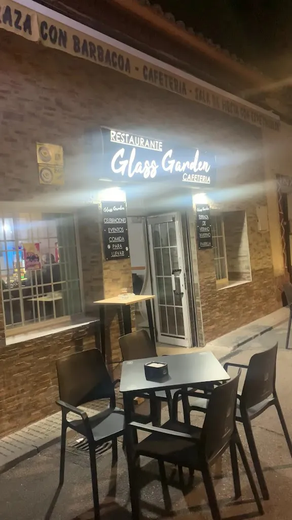 YUDY BERNAL_Glass Garden_Málaga del Fresno_review