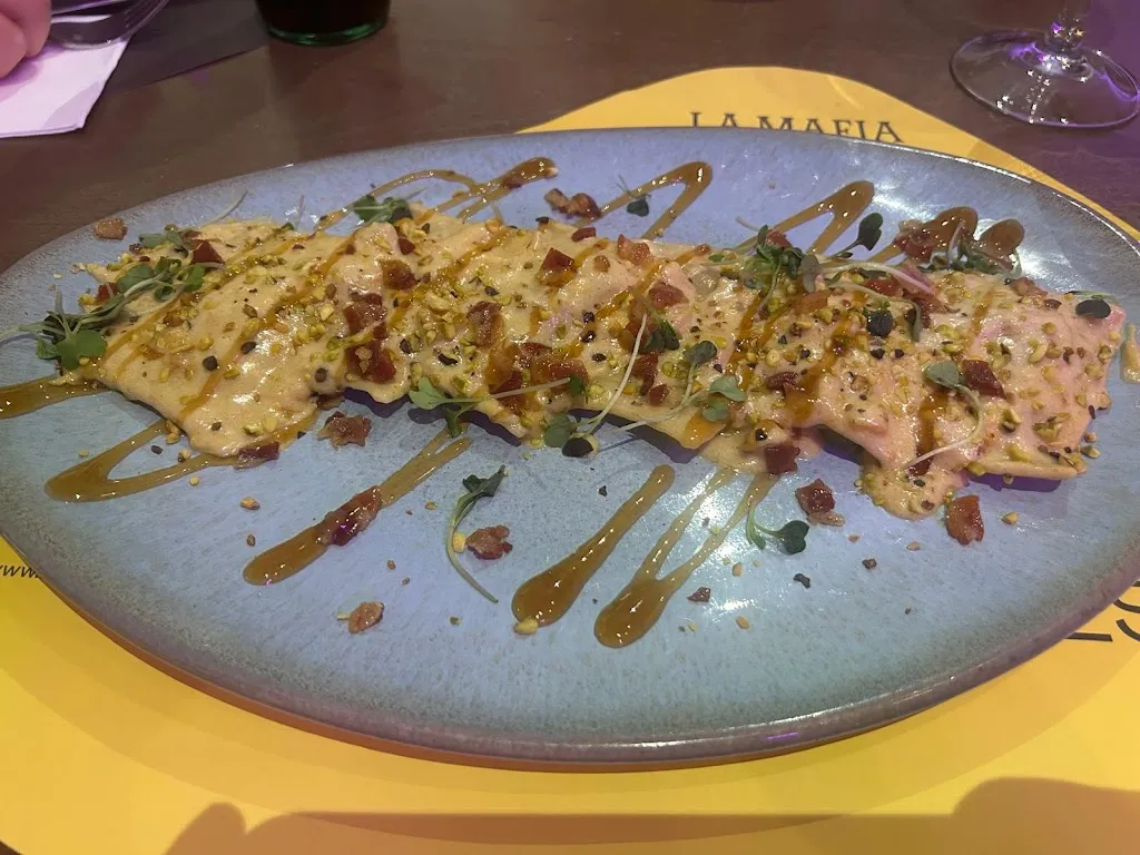 Oliver Wright_La Mafia se sienta a la mesa_Hueva_review