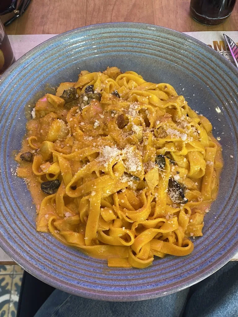 Karla C._La Mafia se sienta a la mesa_Hueva_review