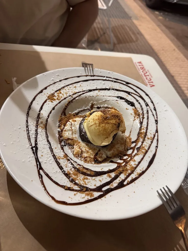 Desiree Marquez_bar buena vida_Hueva_review