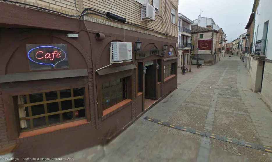 Bar Coyote Café el Arco restaurant in Mondéjar