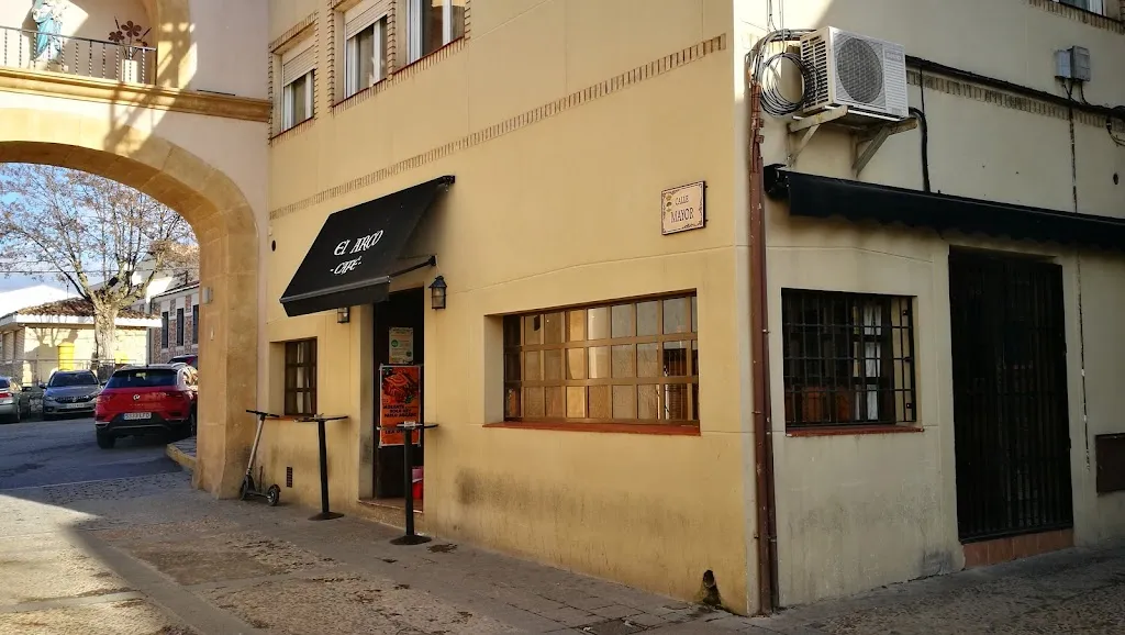 Bar Coyote Café el Arco_Mondéjar_slider_image_3