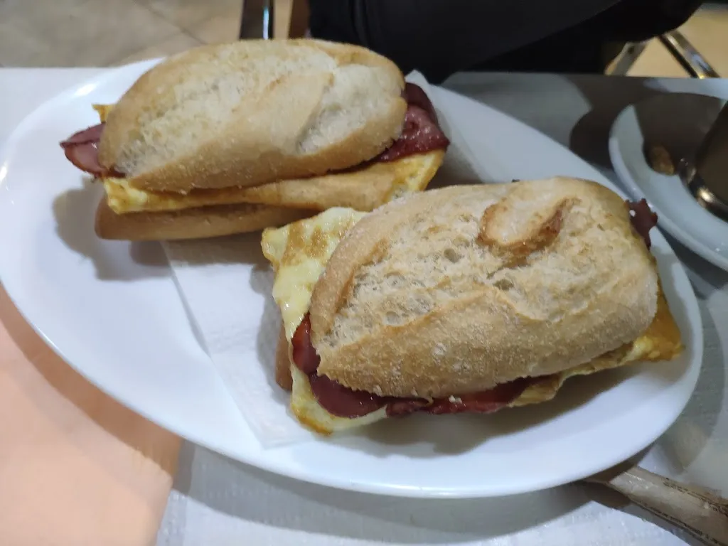 Rubén Gil_CÍRCULOS CAFETERÍA RESTAURANTE_Banyeres de Mariola_recensione