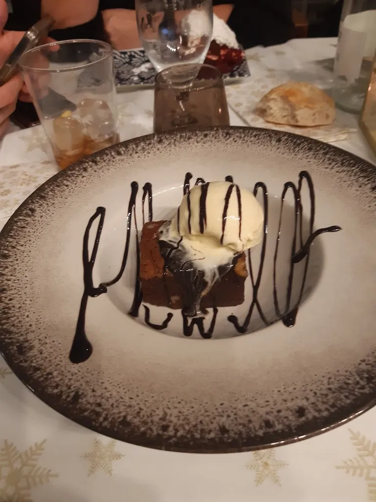 Jose Enrique Simon_HAMBURGUESERIA,PIZZERIA SIBARITA_Marchamalo_review