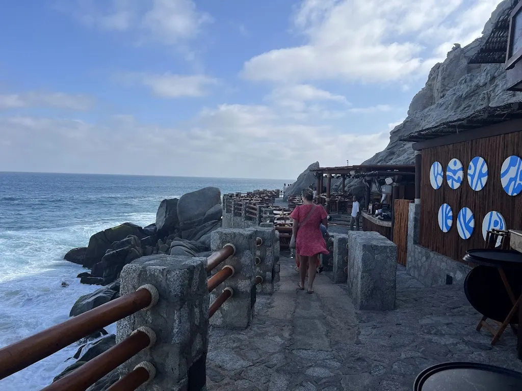 Geoff Hayth_El Farallon_Pedregal El_review