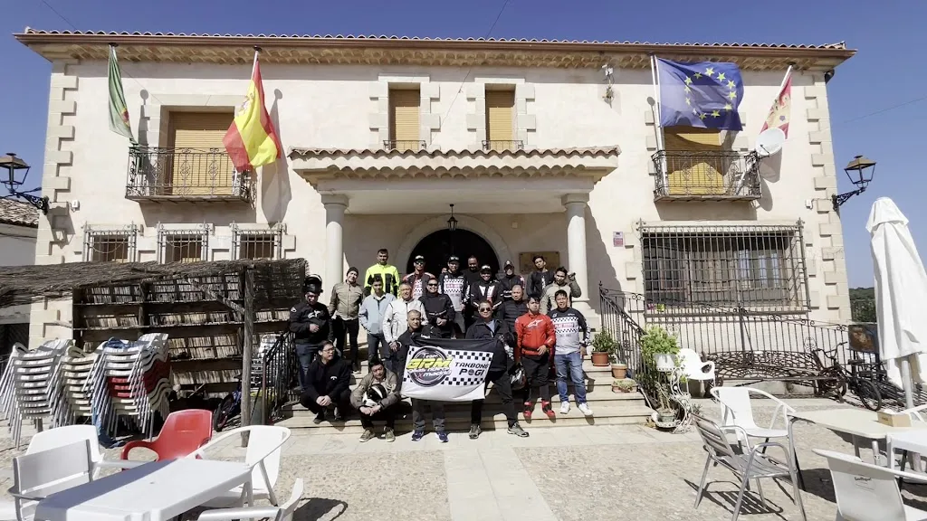 Zerxes Chol Laureta_Bar Peralveche_Peralveche_review