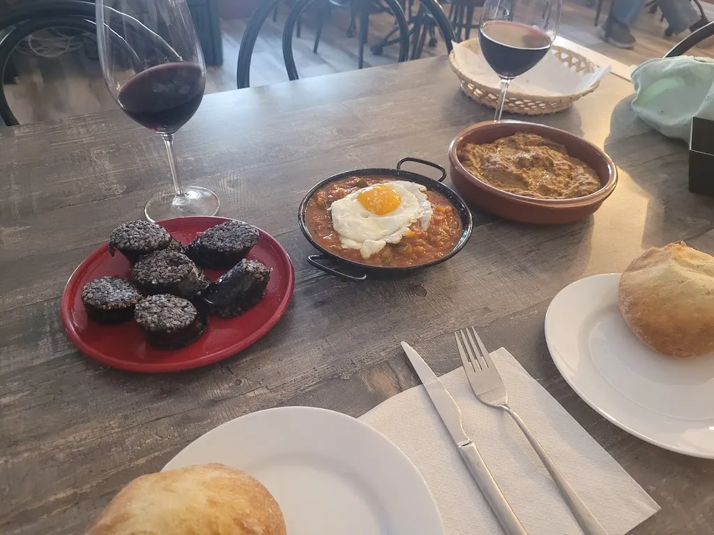 Estela Granda_Bar La Plaza_Peralejos de las Truchas_review