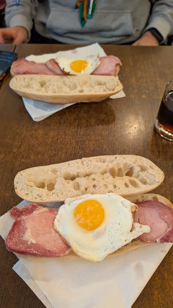 Nacho Chambó_Bar La Plaza_Peralejos de las Truchas_review