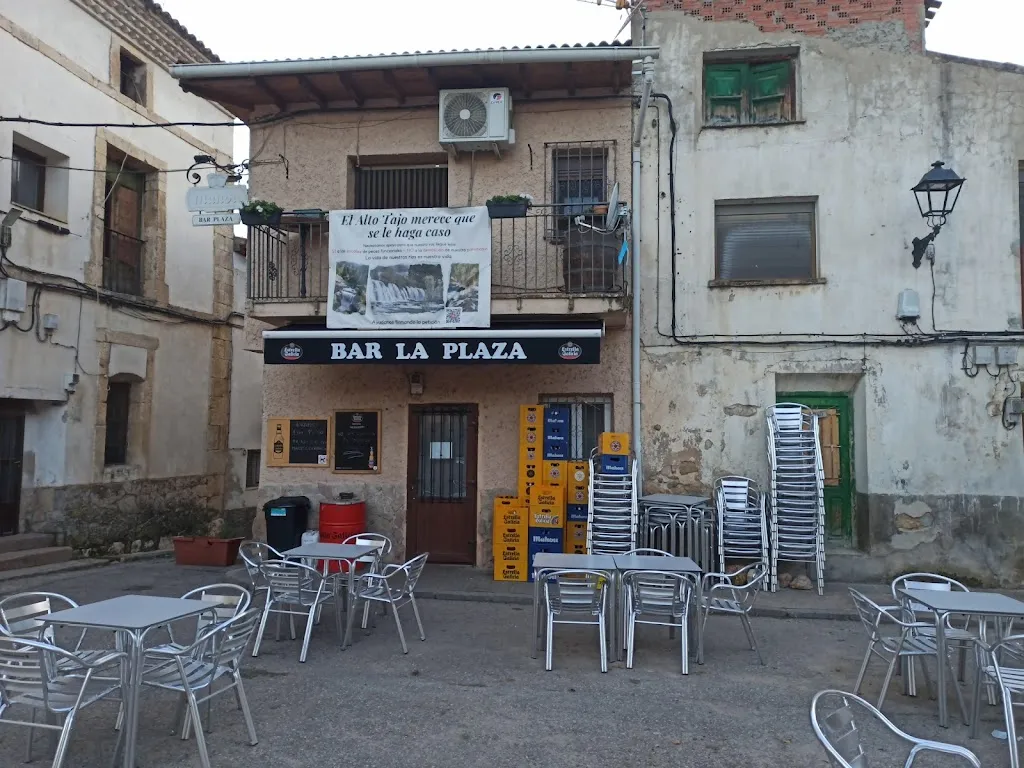 Bar La Plaza_Peralejos de las Truchas_slider_image_3