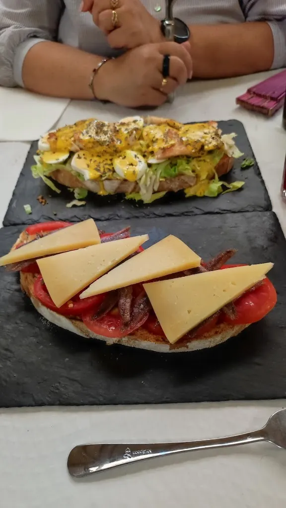 Menu_Bar Restaurante El Refugio Del Abuelo. Terraza De Verano, Piscina._Puebla de Beleña_image_9