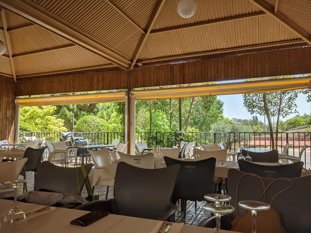 Bar Restaurante El Refugio Del Abuelo. Terraza De Verano, Piscina._Puebla de Beleña_slider_image_3