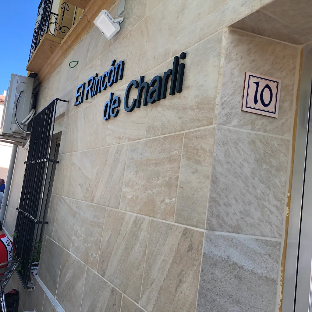 𝔹𝕒𝕣 𝔼𝕝 ℝ𝕚𝕟𝕔𝕠́𝕟 𝔻𝕖 ℂ𝕙𝕒𝕣𝕝𝕚 restaurant in Robledo de Corpes