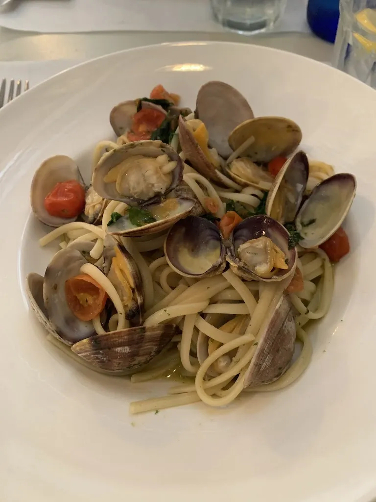 Samantha cruz_Le Petit_Capela A_review