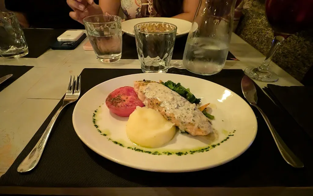 Mohammad Taghizadeh_Le Petit_Capela A_review