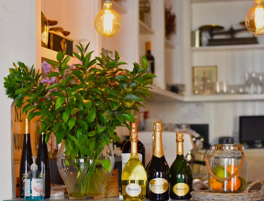 Le Petit restaurant in Capela A