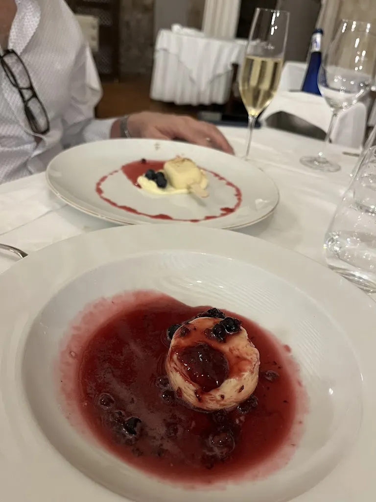 Maria Jesus Alemán Moreno_Restaurante Parador de Sigüenza Restaurant at Parador De Siguenza Hotel_Paredes de Sigüenza_review