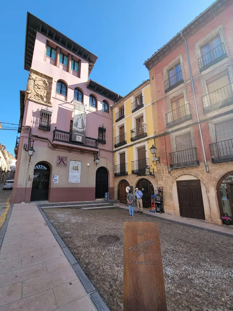 Mike T_Siguenza Plaza Mayor_Paredes de Sigüenza_review