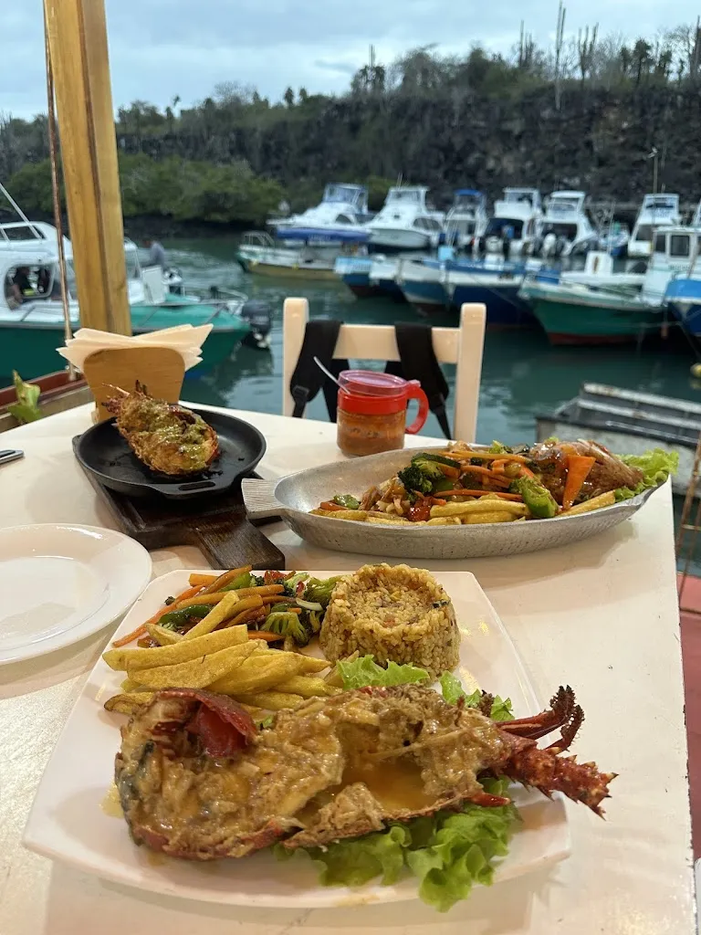 Akiria Anders_Restaurante Red Tuna_Galápagos_review