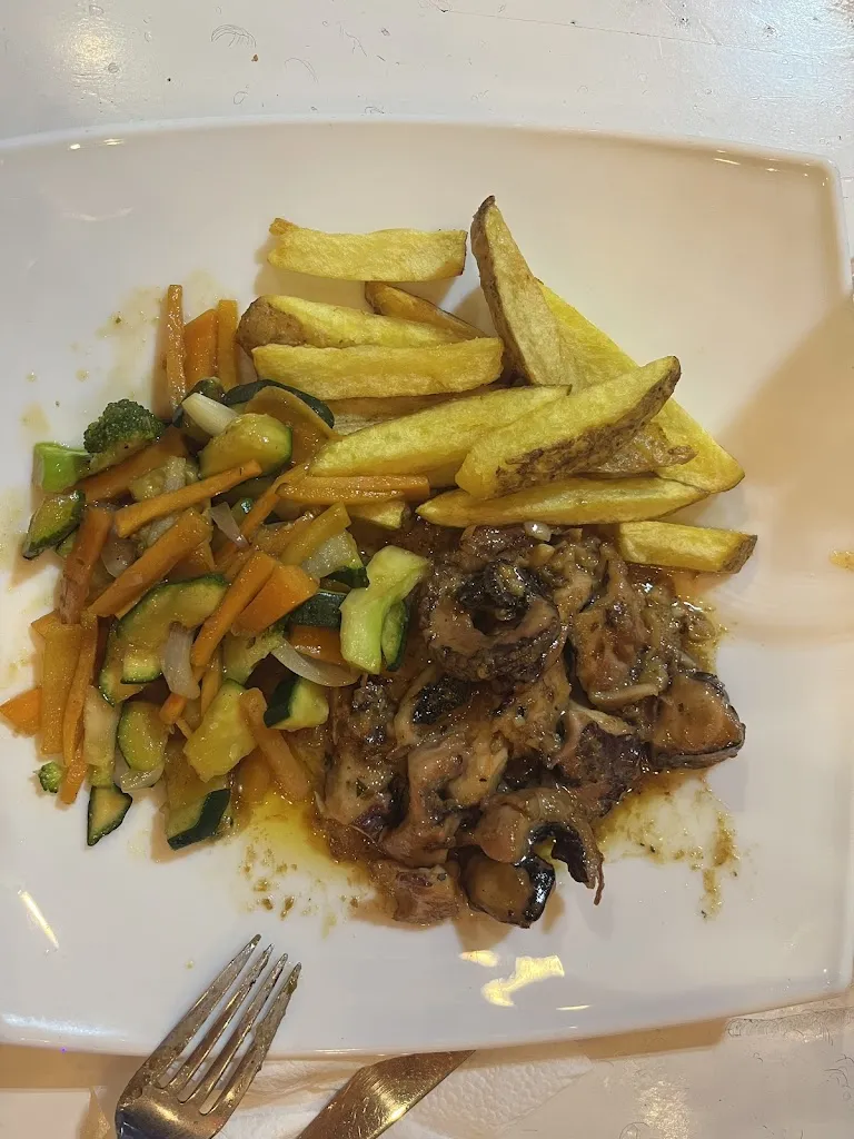 A. Veremskog_Restaurante Red Tuna_Galápagos_review