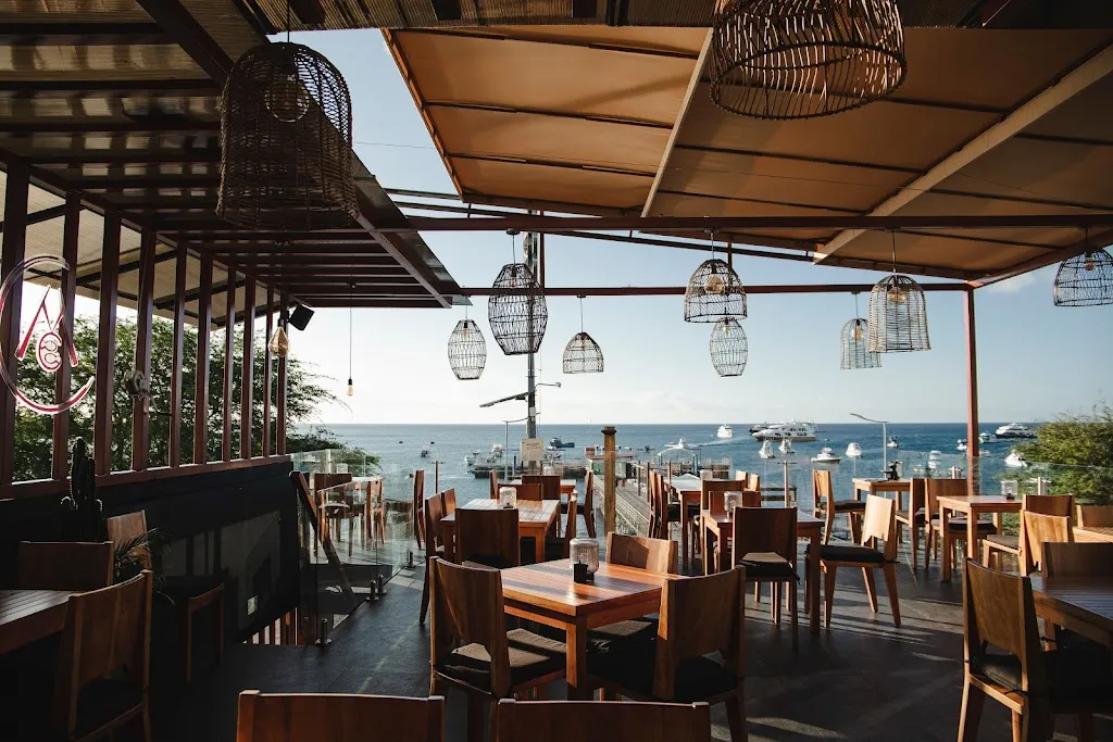 Midori Sushi Pub restaurant in Galápagos