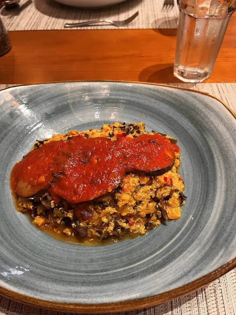 javier liang_El Muelle de Darwin_Galápagos_review