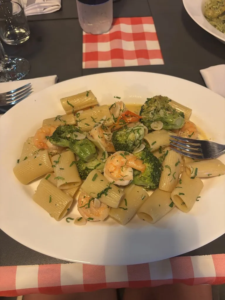 Lexie Meskouris_Giuseppe's_Galápagos_review