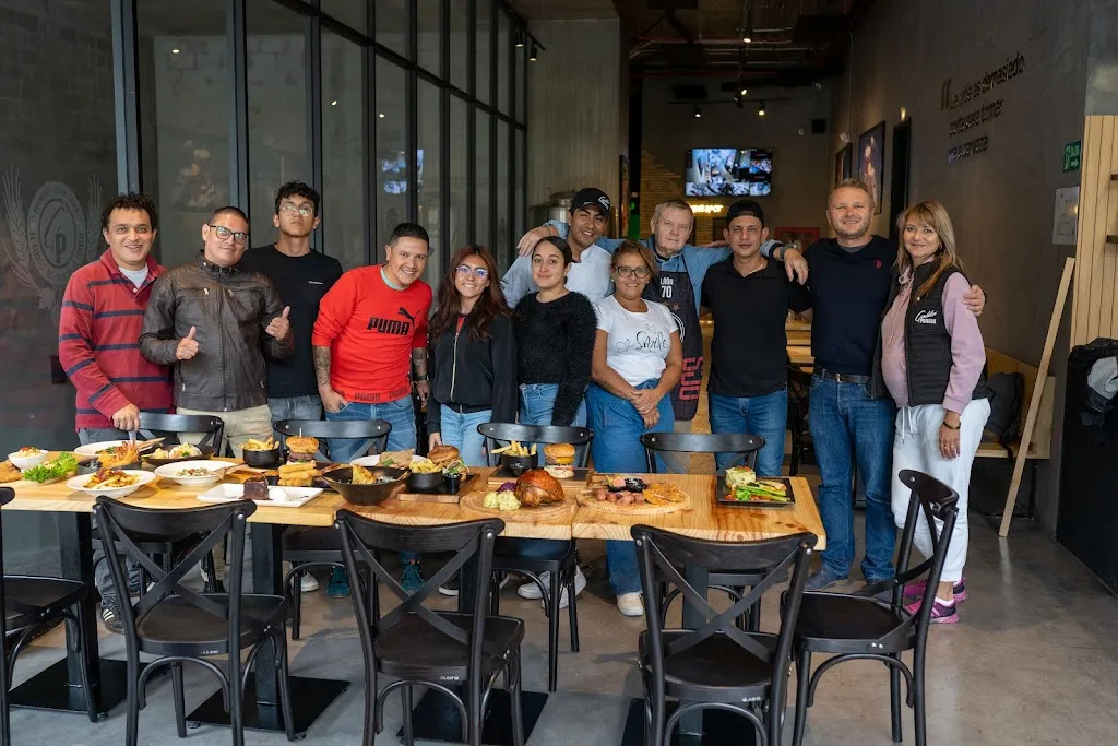 Golden Prague Pub restaurant in Galápagos