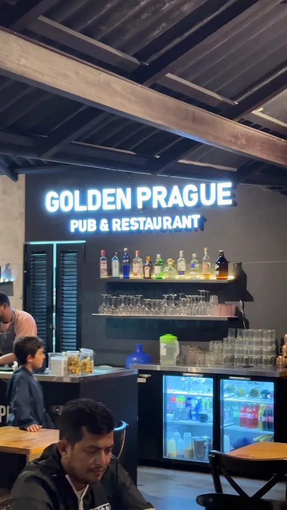 Golden Prague Pub_Galápagos_slider_image_2