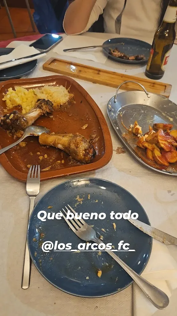 lucia lopez_Restaurante-Parrilla Los Arcos_Galápagos_recensione