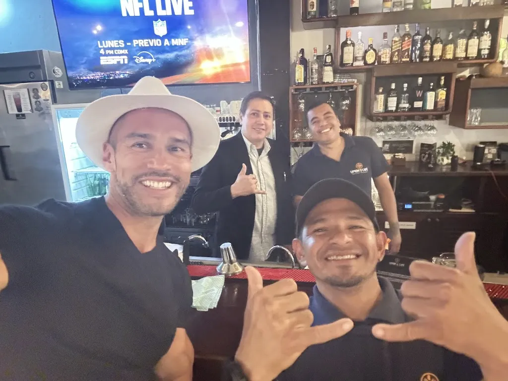 Oscar Parra_Lemon & Coffee_Galápagos_review