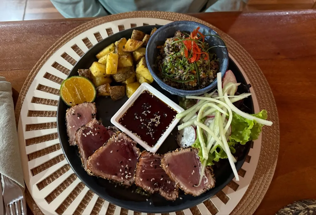 Anastasia Bilous_Booby Trap - Bar Restaurant_Galápagos_review