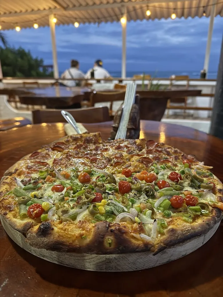 Kimi Gonong_Booby Trap - Bar Restaurant_Galápagos_review