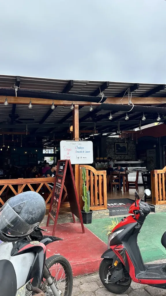 Diana Anghelus_Finca Grill Restaurante_Galápagos_review