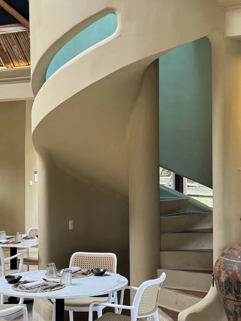 Royal Palm Curio Galapagos - The Highland Cafe_Galápagos_slider_image_1