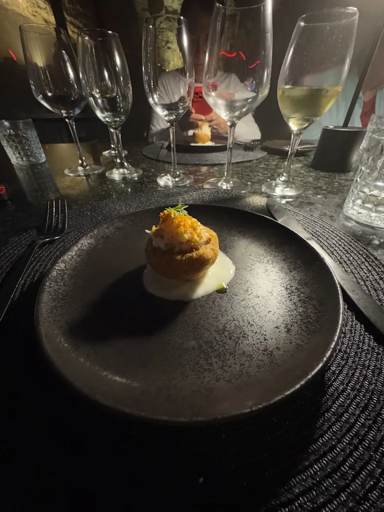 Royal Palm Curio Galapagos - The Highland Cafe_Galápagos_slider_image_3