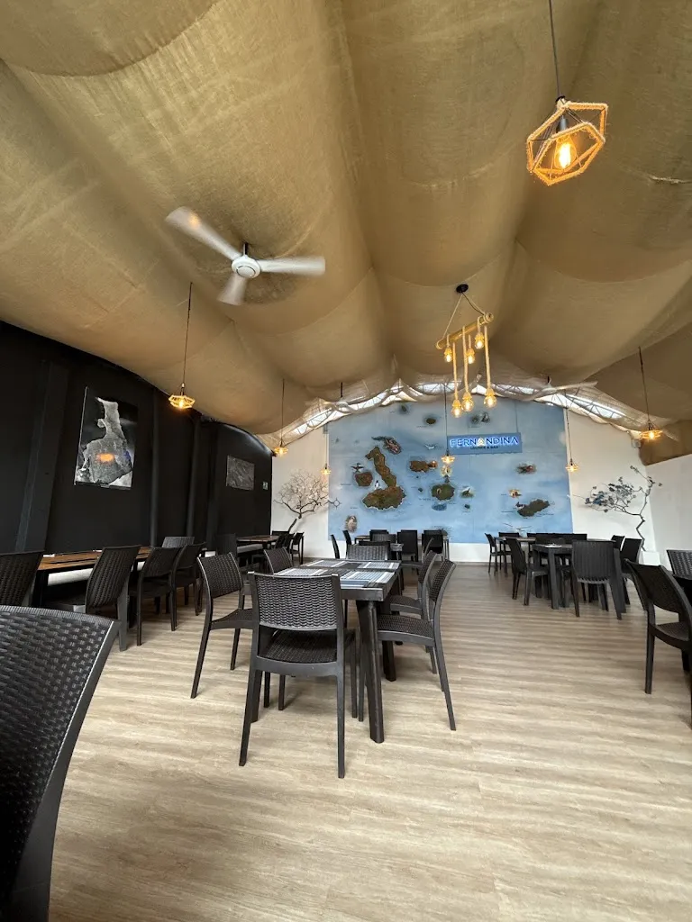 Esteban Armas_Fernandina Lounge&Bar_Galápagos_review