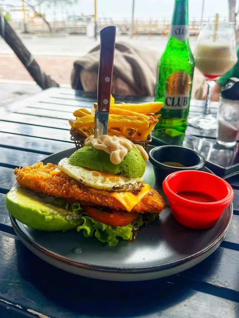 Stevie Reigh_Cri's Burgers_Galápagos_review