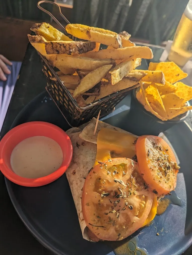 Sarah-Marie R. Boerner Albertson_Cri's Burgers_Galápagos_review