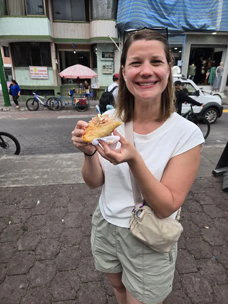 Matthew Rue_Empanadas Galapagueñas Milenita_Galápagos_review