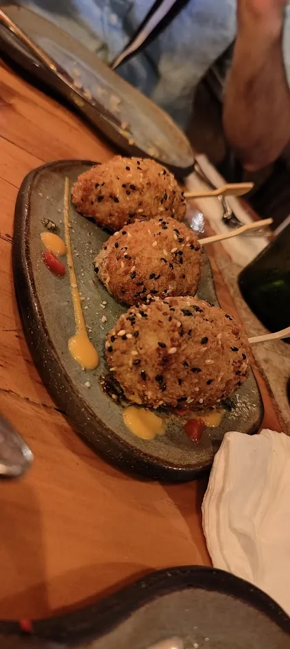 Cheyenne Luna_AYORA Resto Wine_Galápagos_review