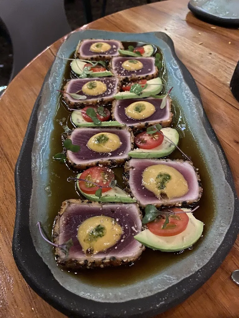 Dmitry Smirnov_AYORA Resto Wine_Galápagos_review