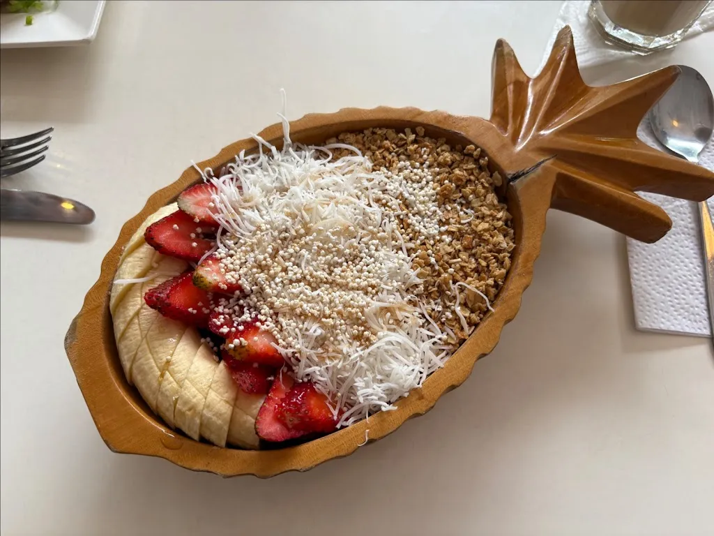 L. W._Bowl Acai Bar_Galápagos_review