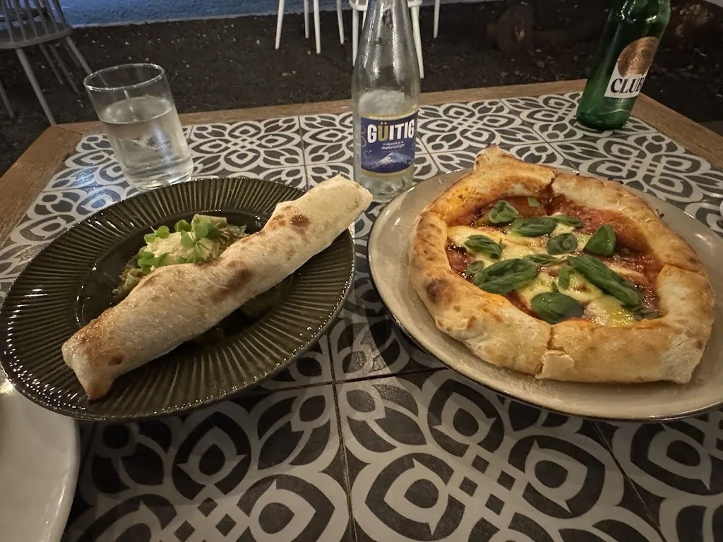 Callie Richardson_Anca Pizzeria Local_Galápagos_review