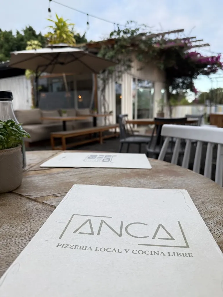 Anthony Sabatino_Anca Pizzeria Local_Galápagos_review