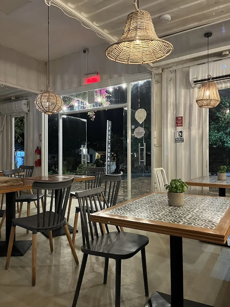 Anca Pizzeria Local_Galápagos_slider_image_1