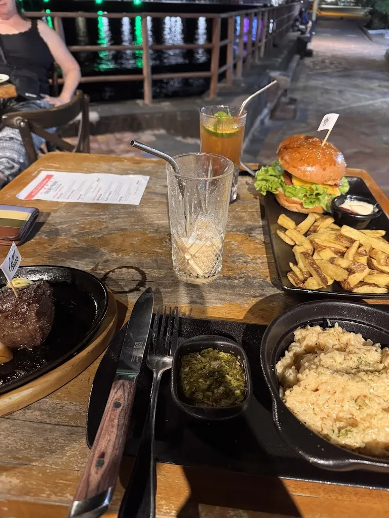 Amber_POST OFFICE FOOD & BEER_Galápagos_review