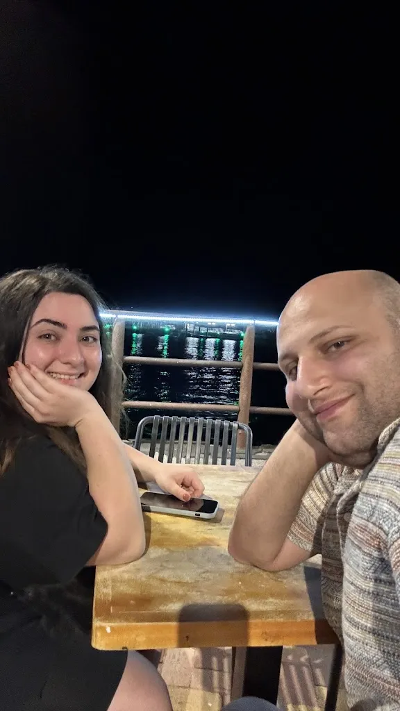 Nabil Yousef_POST OFFICE FOOD & BEER_Galápagos_review