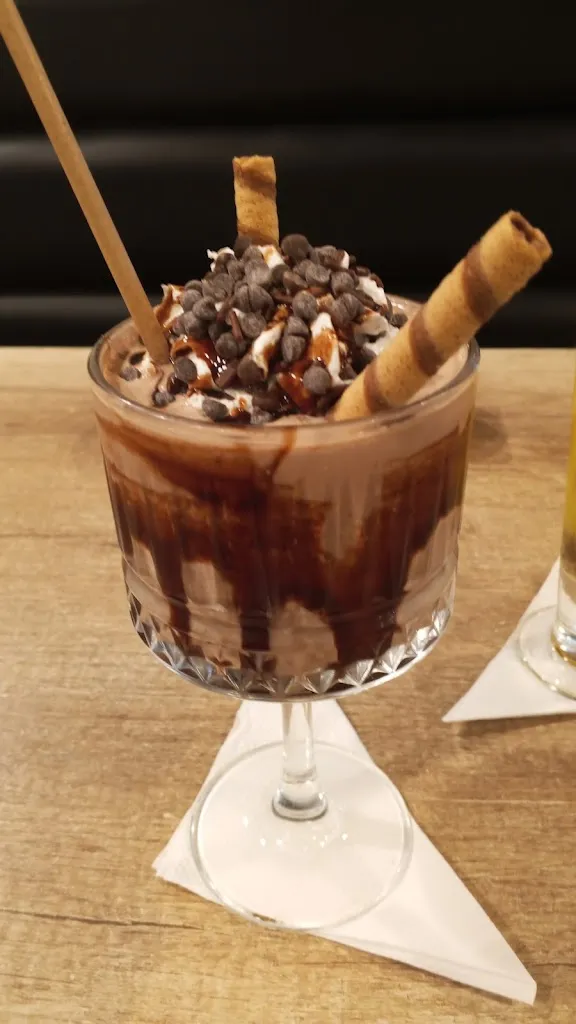 Bogdan Stere_Burger House_Galápagos_review